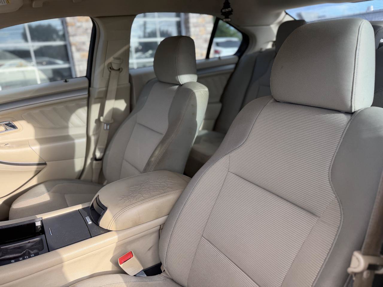 Used 2015 Ford Taurus SEL FWD image 9