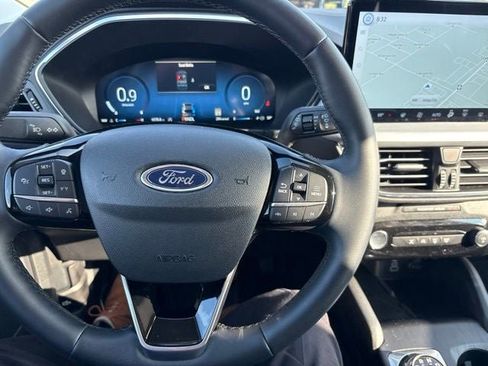 Used 2025 Ford Escape Platinum AWD/4WD image 25
