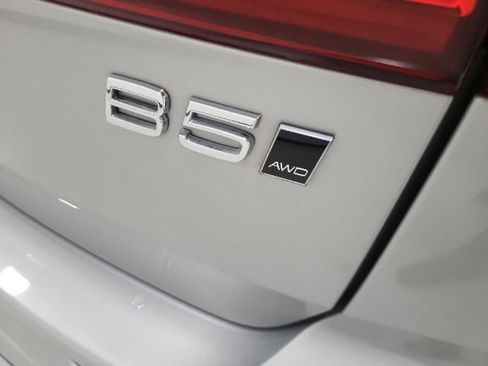 Used 2023 Volvo XC60 B5 Plus AWD/4WD image 9