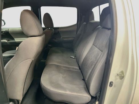 Used 2017 Toyota Tacoma TRD Sport w/ Tow Package (A/T) AWD/4WD image 23