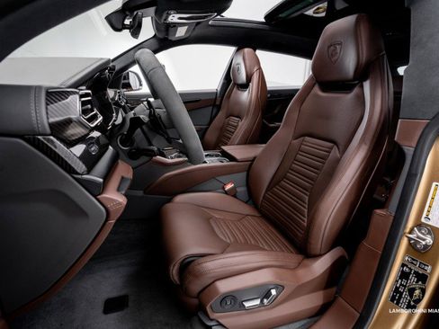 Used 2025 Lamborghini Urus SE image 31