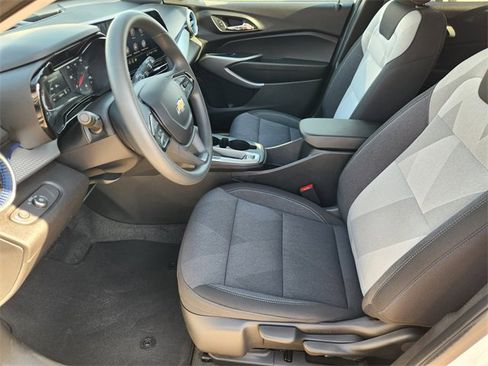 Used 2025 Chevrolet Trax LS w/ LS Convenience Package image 13