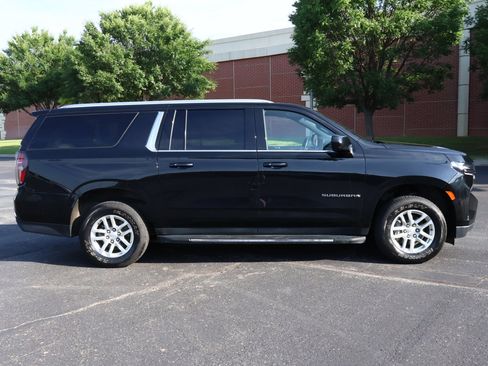 Used 2024 Chevrolet Suburban LT AWD/4WD image 36