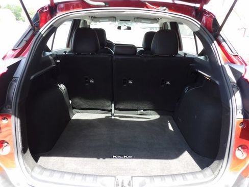 Used 2019 Nissan Kicks SR w/ SR Premium Package FWD image 7