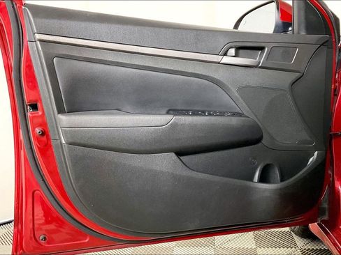 Used 2017 Hyundai Elantra Limited image 21