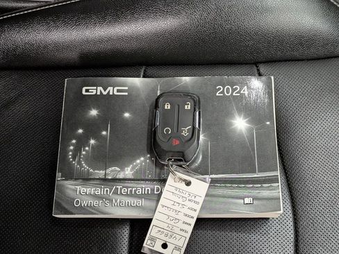 Used 2024 GMC Terrain SLT AWD/4WD image 17