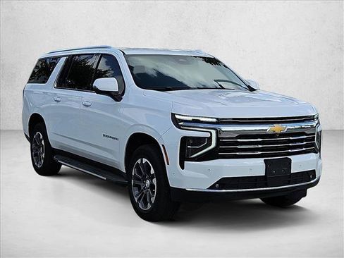 Used 2025 Chevrolet Suburban LT w/ Advanced Technology Package RWD image 3