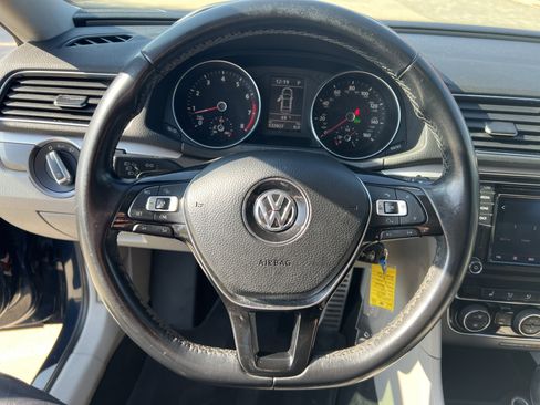 Used 2018 Volkswagen Passat 2.0T R-Line image 17