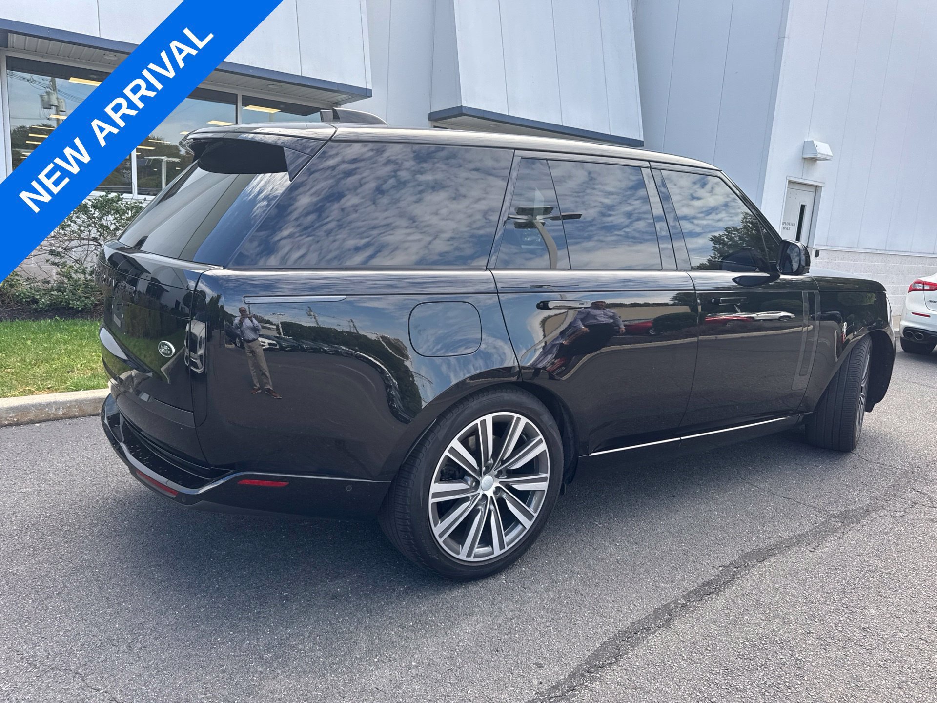 Used 2023 Land Rover Range Rover SE AWD/4WD image 2