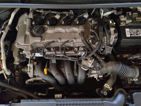 Used 2021 Toyota Corolla LE FWD image 30