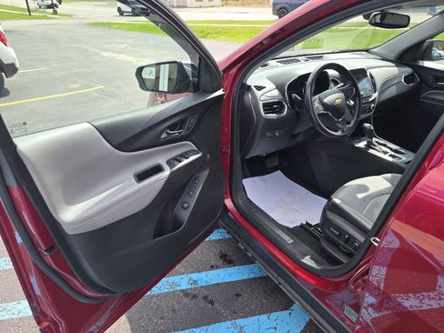 Used 2018 Chevrolet Equinox Premier AWD/4WD image 9