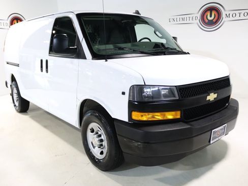 Used 2019 Chevrolet Express 3500 w/ Driver Convenience Package RWD image 8