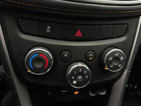 Used 2019 Chevrolet Trax LT w/ LT Convenience Package image 23