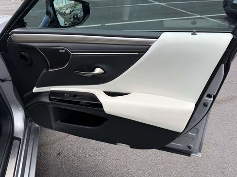 Used 2024 Lexus ES 300h F Sport w/ Accessory Package (Z2) image 18