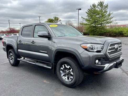 Used 2017 Toyota Tacoma TRD Off-Road w/ Tow Package (A/T) AWD/4WD image 9