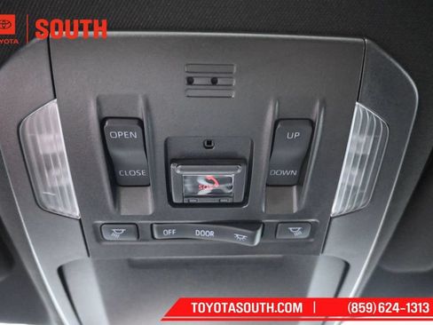 Used 2023 Toyota Highlander XSE AWD/4WD image 21