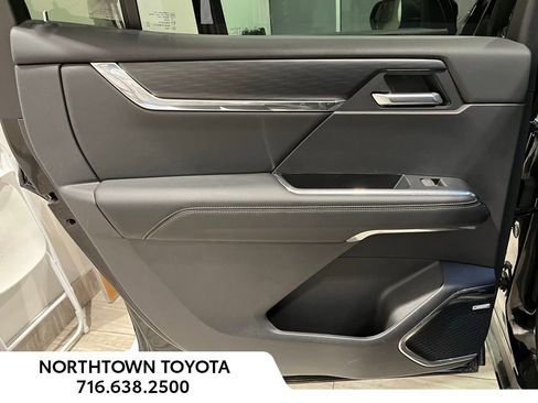 Used 2024 GMC Acadia Elevation image 17