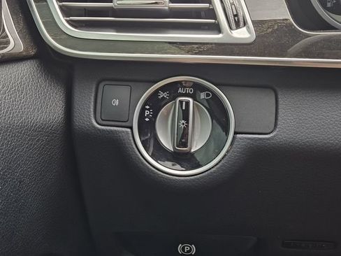 Used 2015 Mercedes-Benz E 400 Sedan image 20