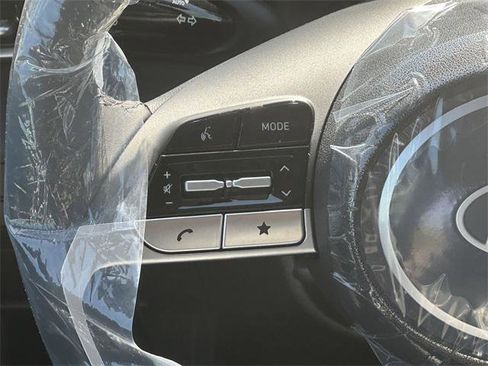 New 2025 Hyundai Elantra Limited image 24