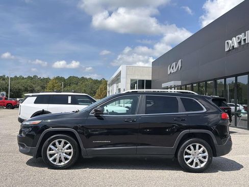Used 2017 Jeep Cherokee Limited FWD image 33