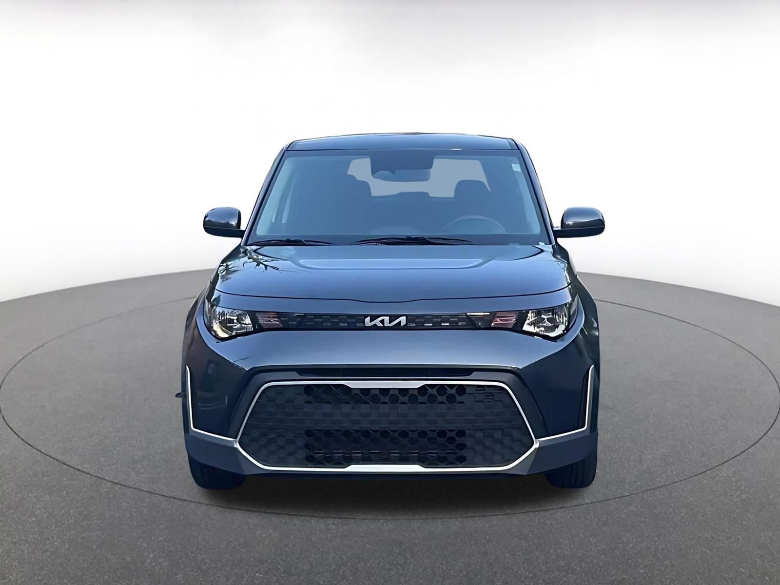 Used 2025 Kia Soul LX w/ LX Technology Package FWD image 4