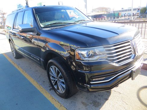 Used 2017 Lincoln Navigator L Select image 3
