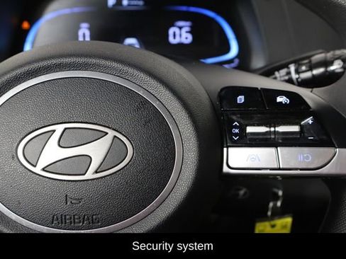 Used 2025 Hyundai Elantra SE FWD image 9