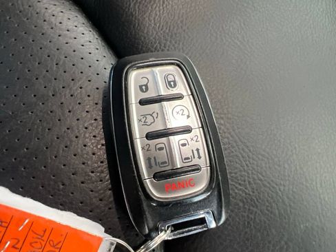 Used 2017 Chrysler Pacifica Touring-L Plus w/ Advanced Safetytec Group FWD image 23