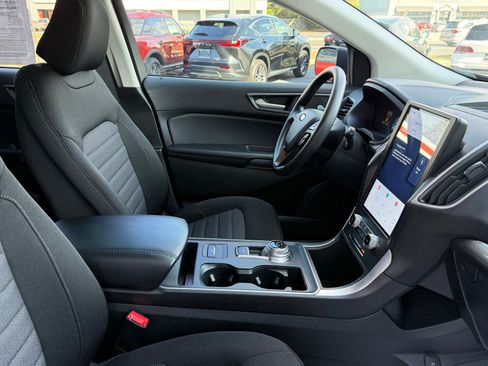 Used 2024 Ford Edge SE image 18