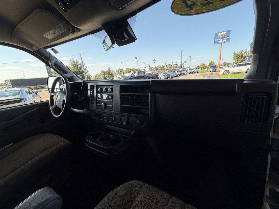 Used 2024 Chevrolet Express 3500 LT w/ LT Preferred Equipment Group RWD image 17