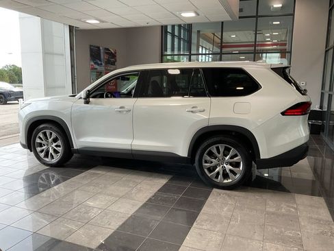 Certified 2024 Toyota Grand Highlander AWD image 4