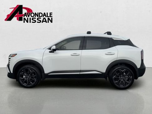 Certified 2025 Nissan Kicks SR FWD image 3