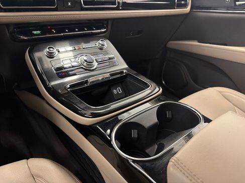 Used 2022 Lincoln Nautilus AWD image 28