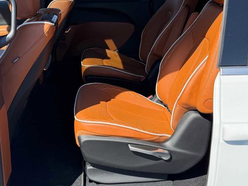 New 2026 Chrysler Pacifica Pinnacle AWD/4WD image 21