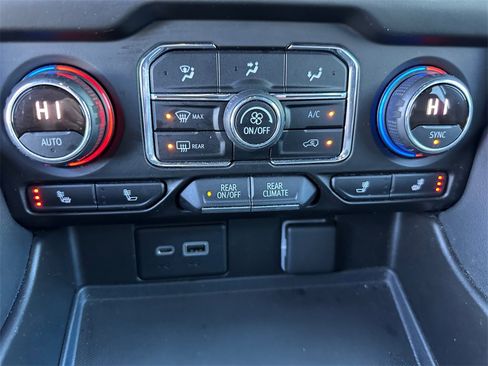 Used 2021 Chevrolet Tahoe Z71 w/ Z71 Off-Road Package image 26