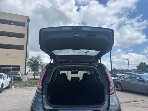 Used 2025 Kia Soul LX w/ LX Technology Package image 29