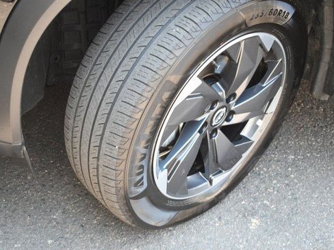 Used 2025 Nissan Rogue SV AWD/4WD image 11
