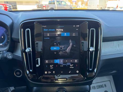 Used 2024 Volvo XC40 B5 Plus w/ Climate Package image 28