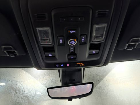 Used 2021 Chevrolet Suburban High Country image 11