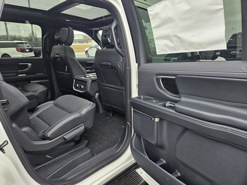 New 2026 Ford Expedition Max Platinum image 17