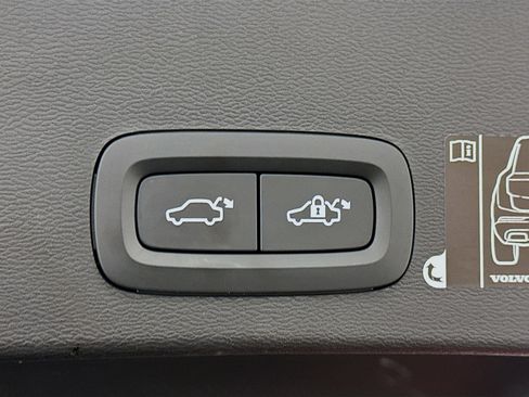 Used 2021 Volvo XC40 P8 Recharge AWD/4WD image 32