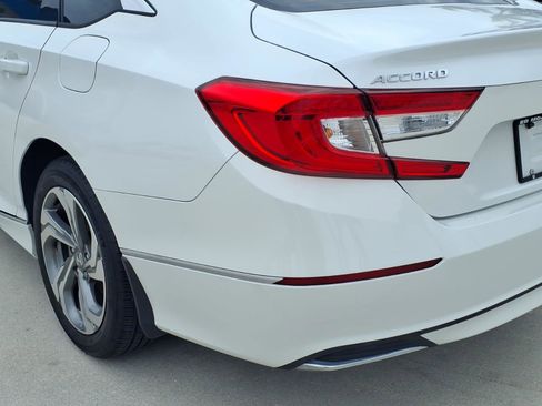Used 2018 Honda Accord EX image 19
