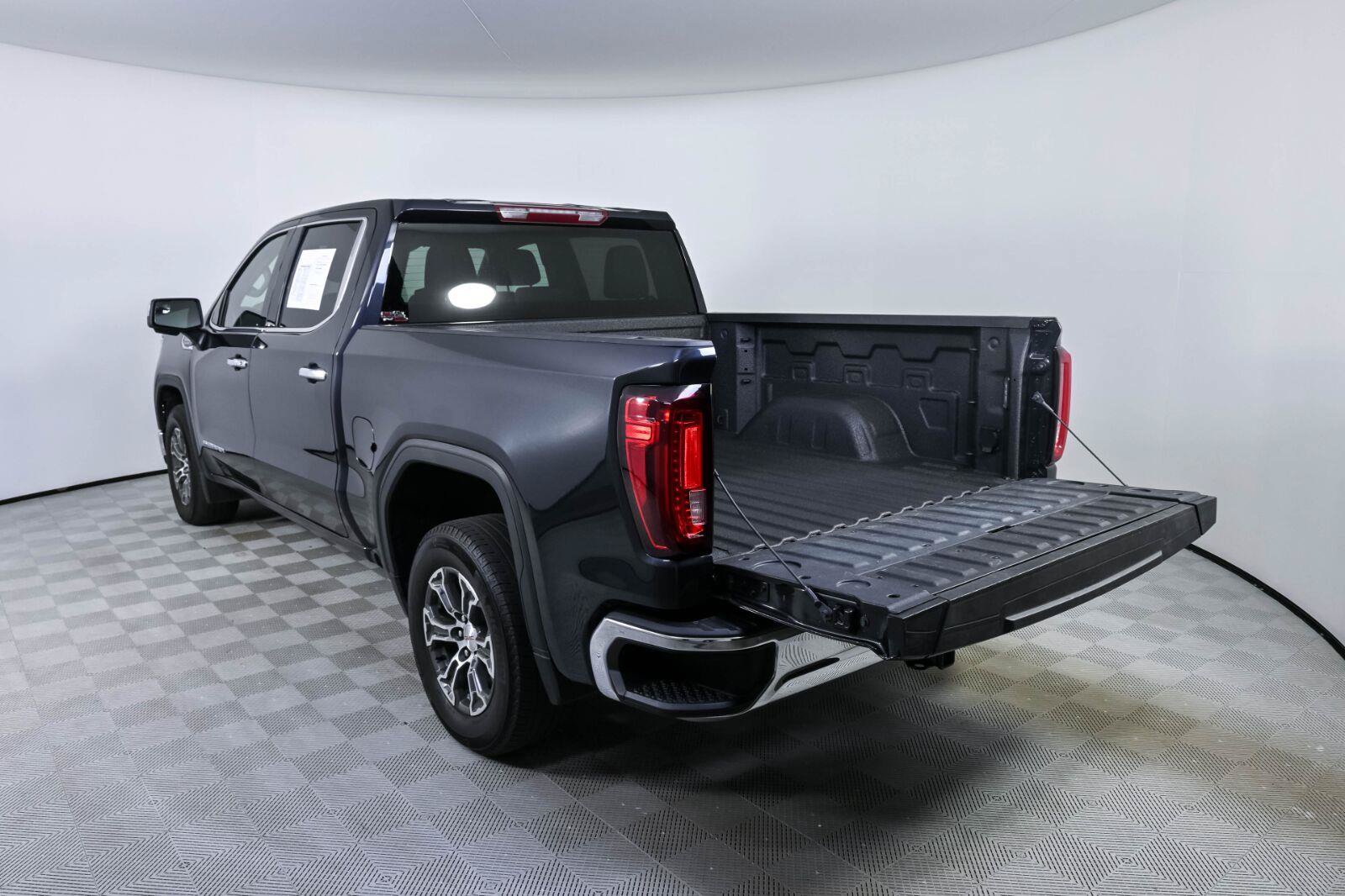 Used 2025 GMC Sierra 1500 SLT RWD image 29
