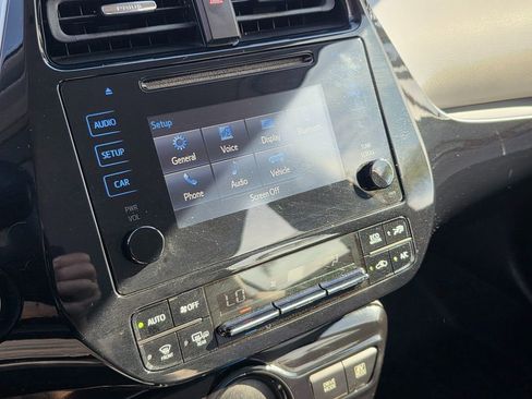 Used 2017 Toyota Prius Two image 33