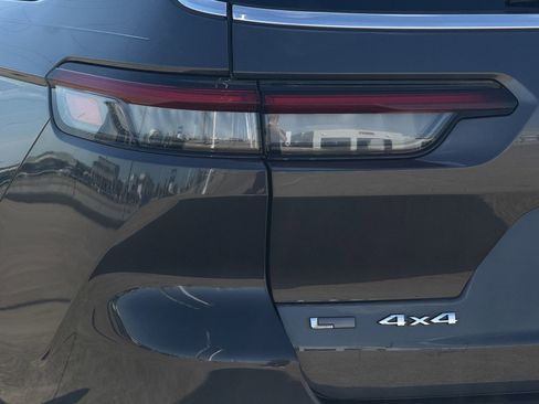 Used 2021 Jeep Grand Cherokee L Overland w/ Luxury Tech Group IV AWD/4WD image 11