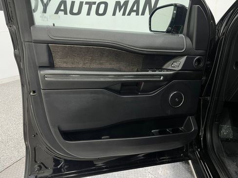 Used 2019 Ford Expedition Limited w/ Equipment Group 302A AWD/4WD image 15