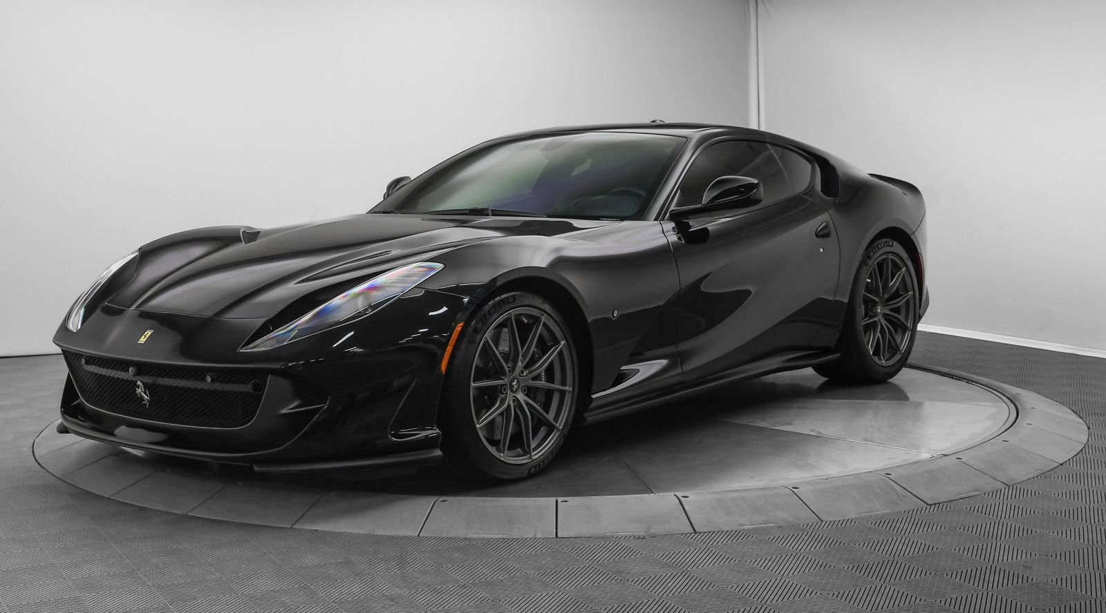 Used 2018 Ferrari 812 Superfast RWD image 3
