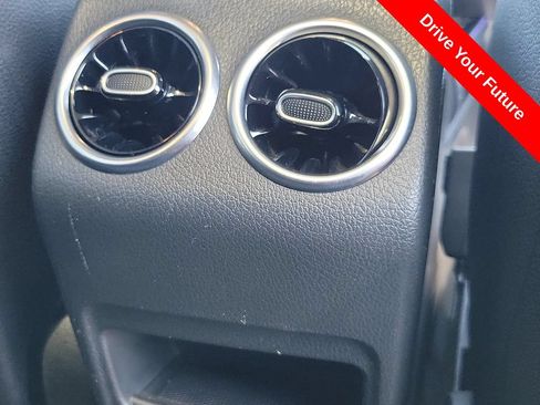 Used 2020 Mercedes-Benz GLB 250 image 23