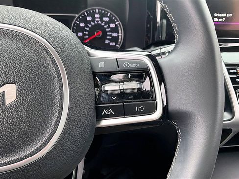 Certified 2022 Kia Sorento S w/ Panoramic Sunroof Package image 21