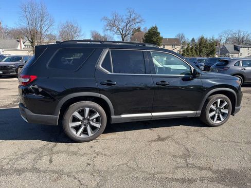 Used 2025 Honda Pilot Touring image 17